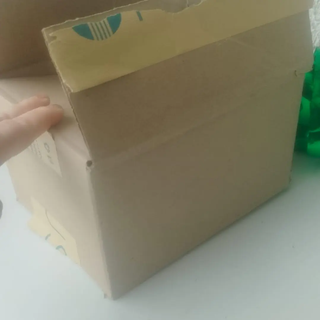 cajas reutilizadas 20 largo 15 ANCHO 12 ALTO aprox ´+ cinta embalaje 2
