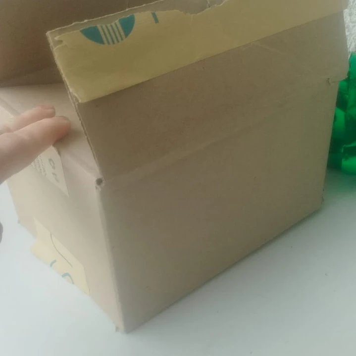 cajas reutilizadas 20 largo 15 ANCHO 12 ALTO aprox ´+ cinta embalaje 2