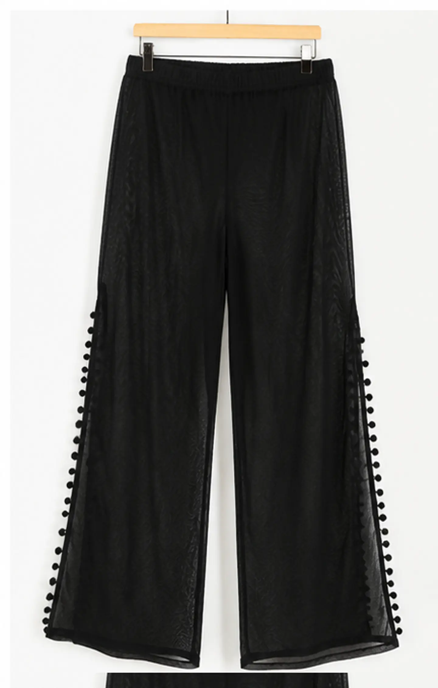 Pantalón Negro de Tul con Pompones 2