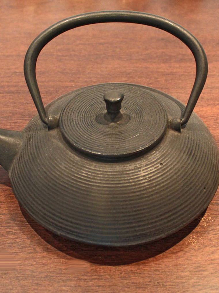 Tetera fierro Ovalada 1