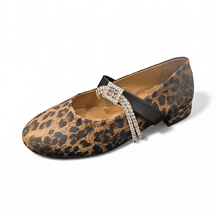 Sapatos exclusivos camel com motivo de leopardo e acessório prateado Dona V