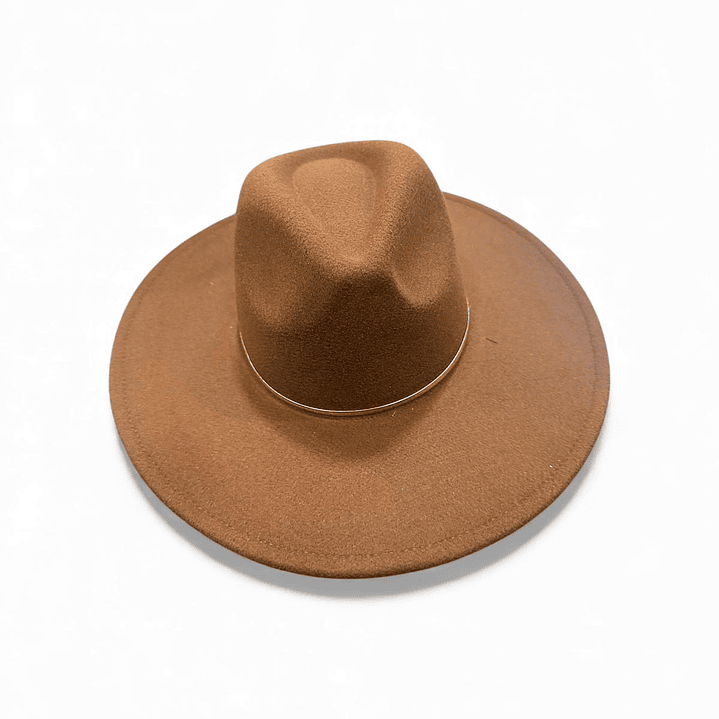 Chapéu com acessório dourado 2