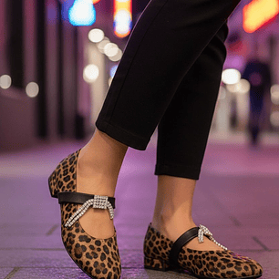 Sabrinas camel com padrão leopardo e detalhe prateado Dona V