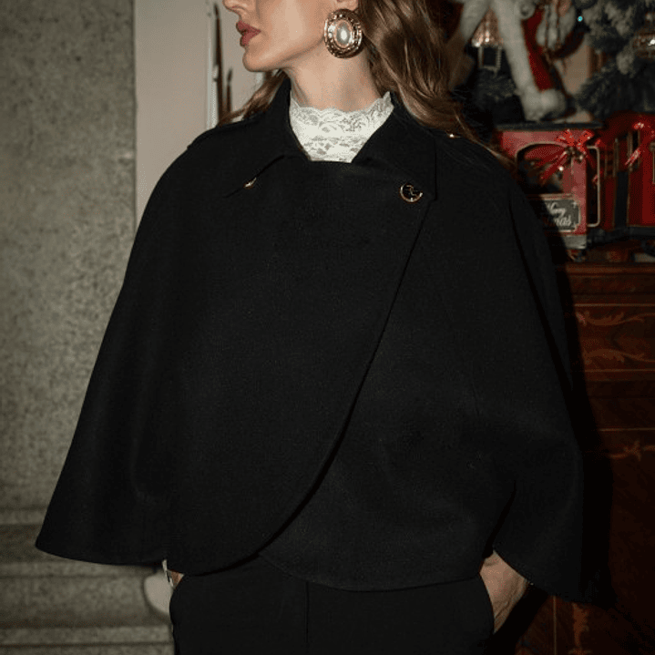 Short structured cape 3