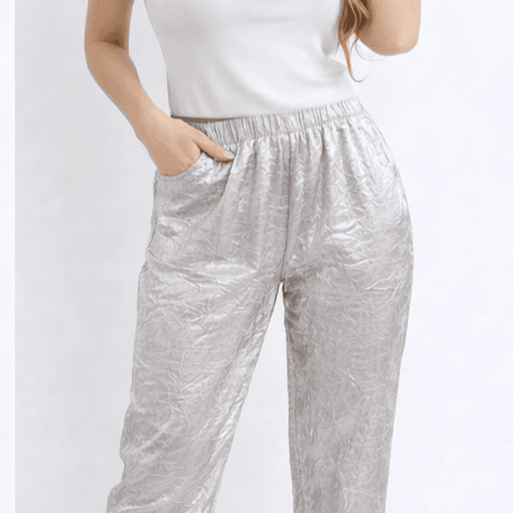 Calças prateadas com efeito da Maittè 1