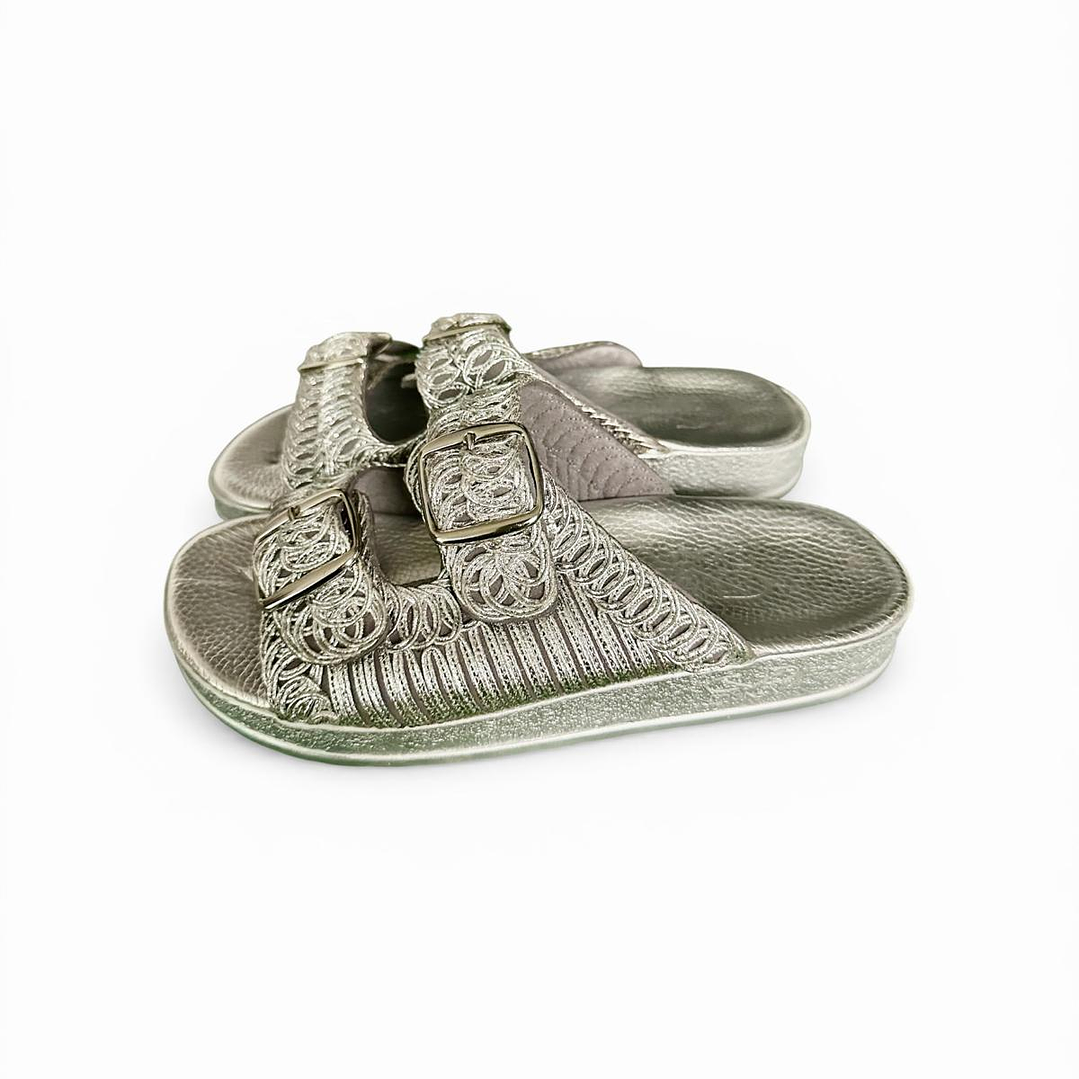 Chinelas prata Dona V 2
