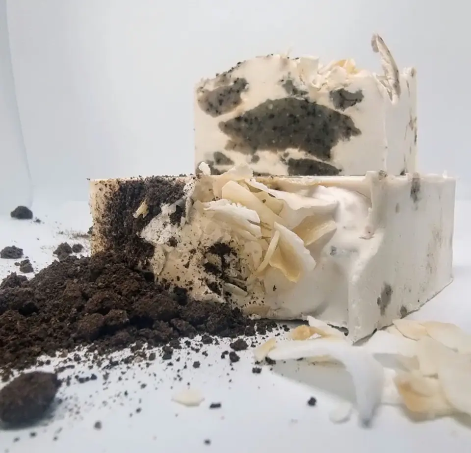 Fuego Indómito — Jabón Exfoliante de Café y Coco — 140 g 2