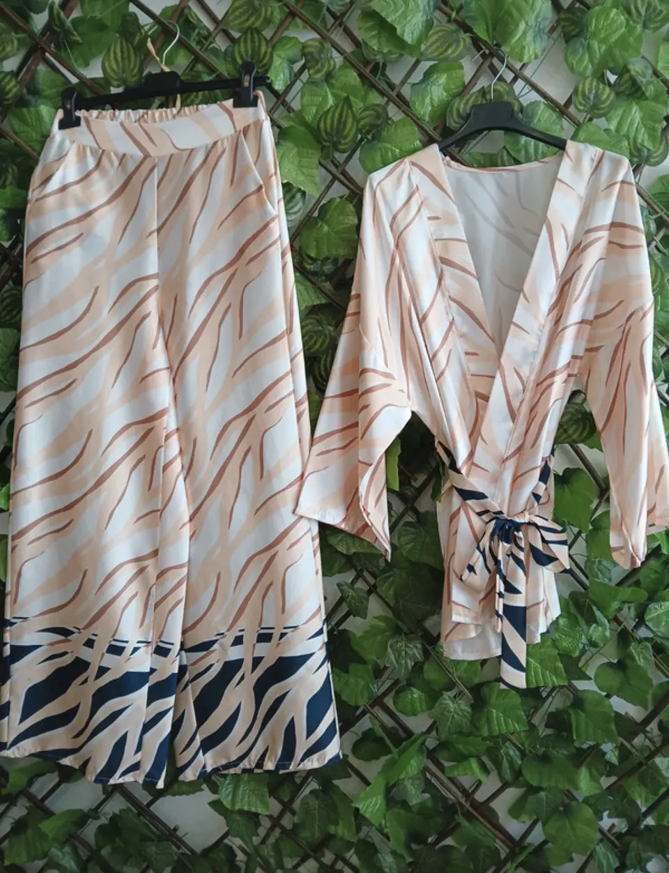 Conjunto Estampado Blusa e Calça BEGE e AZUL 2