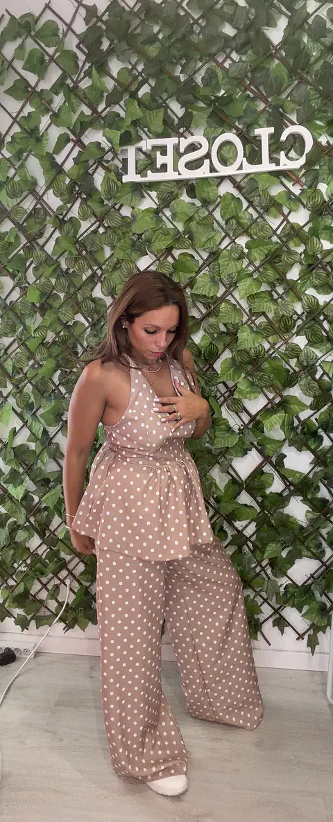 Conjunto Bege às Bolinhas