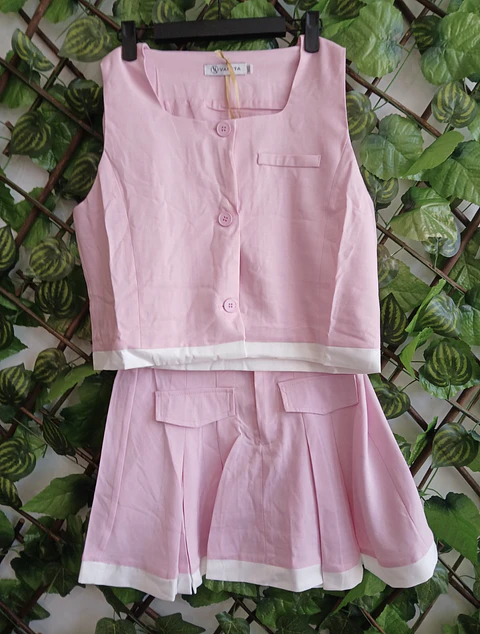 Conjunto Saia-Calção e Colete Rosa