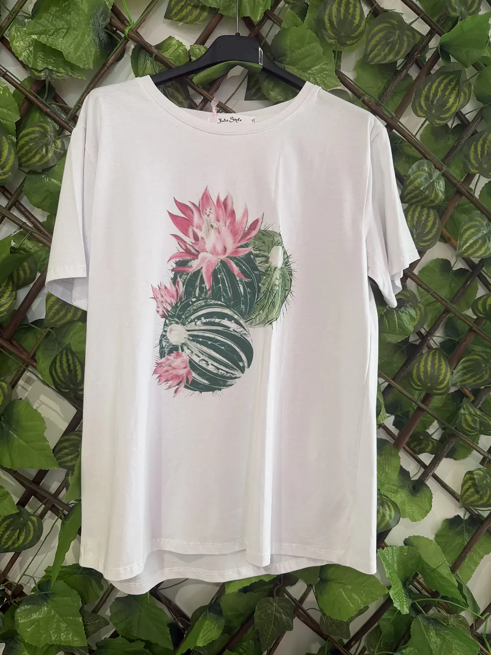 T-shirt Branca com CATO 2