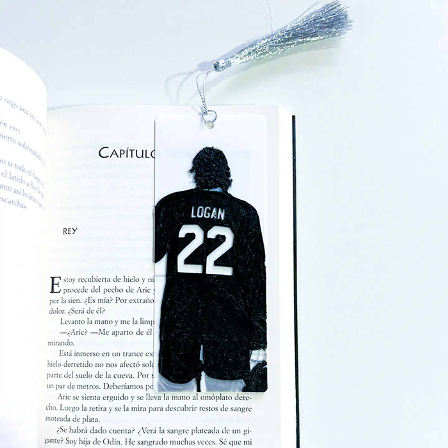 John Logan [Serie Off-Campus/Kiss Me] - Marcapagina Tradicional en 3D