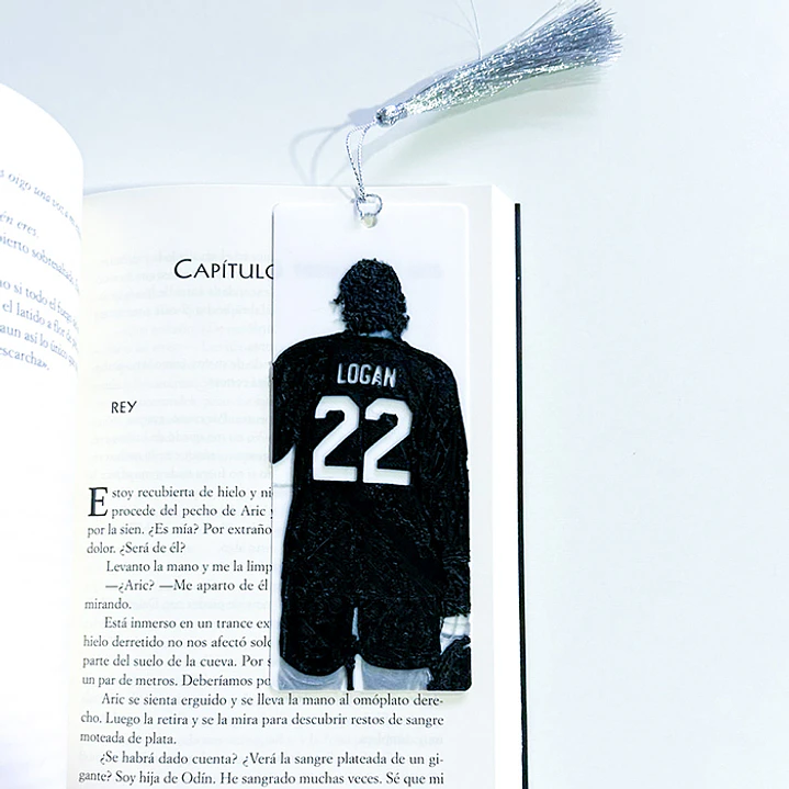 John Logan [Serie Off-Campus/Kiss Me] - Marcapagina Tradicional en 3D