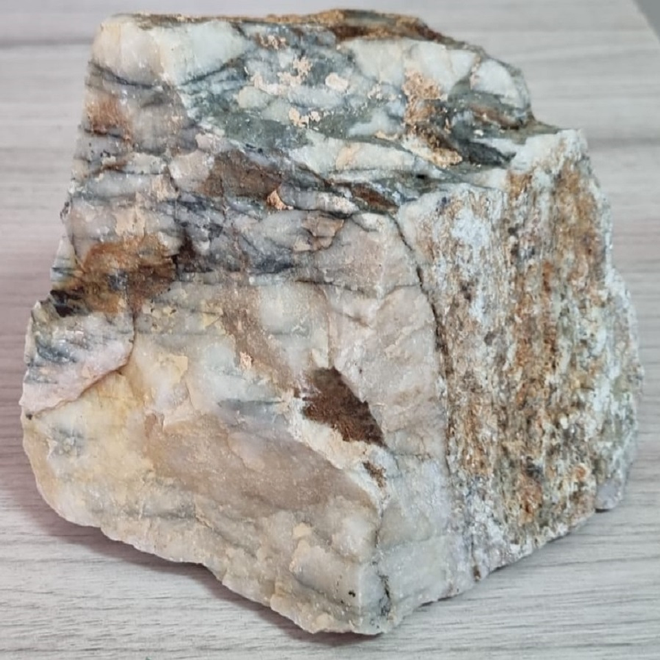 Cuarzo con granito y turmalina 4