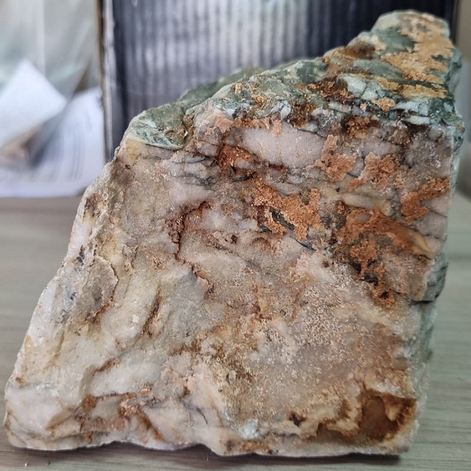 Cuarzo con granito y turmalina 3