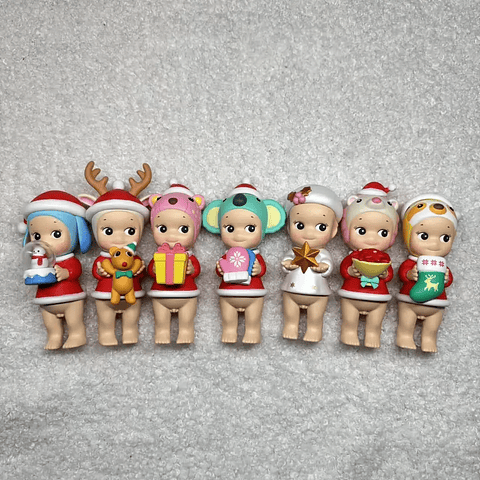 Sonny Angel Regalos de Navidad Serie 2020 Sin caja Sin bolsa Caja ciega Recheado Robby Regalo envuelto Globo de nieve Poinsettia SAS65696