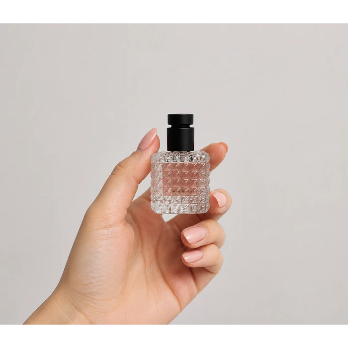 Miniatura Valentino Born in Roma Donna 6 ml — El lujo que cabe en tu cartera 2