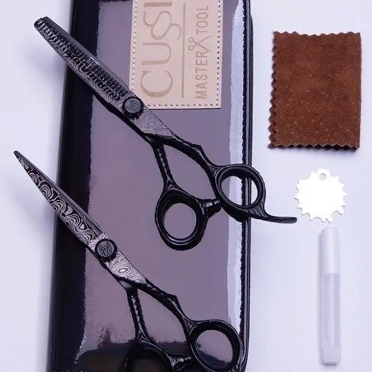 Cussi® Juego 2 de Tijeras de peluquería de Alta Gama de 6.0 Color Negro de Damasco-GSH6-630 1