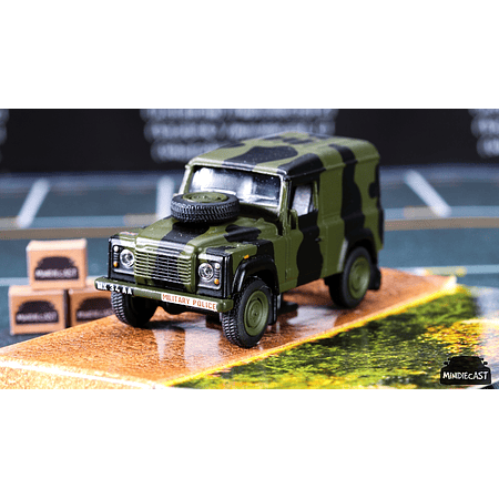 Tarmac Works 1:64 Land Rover Defender Royal Military Police