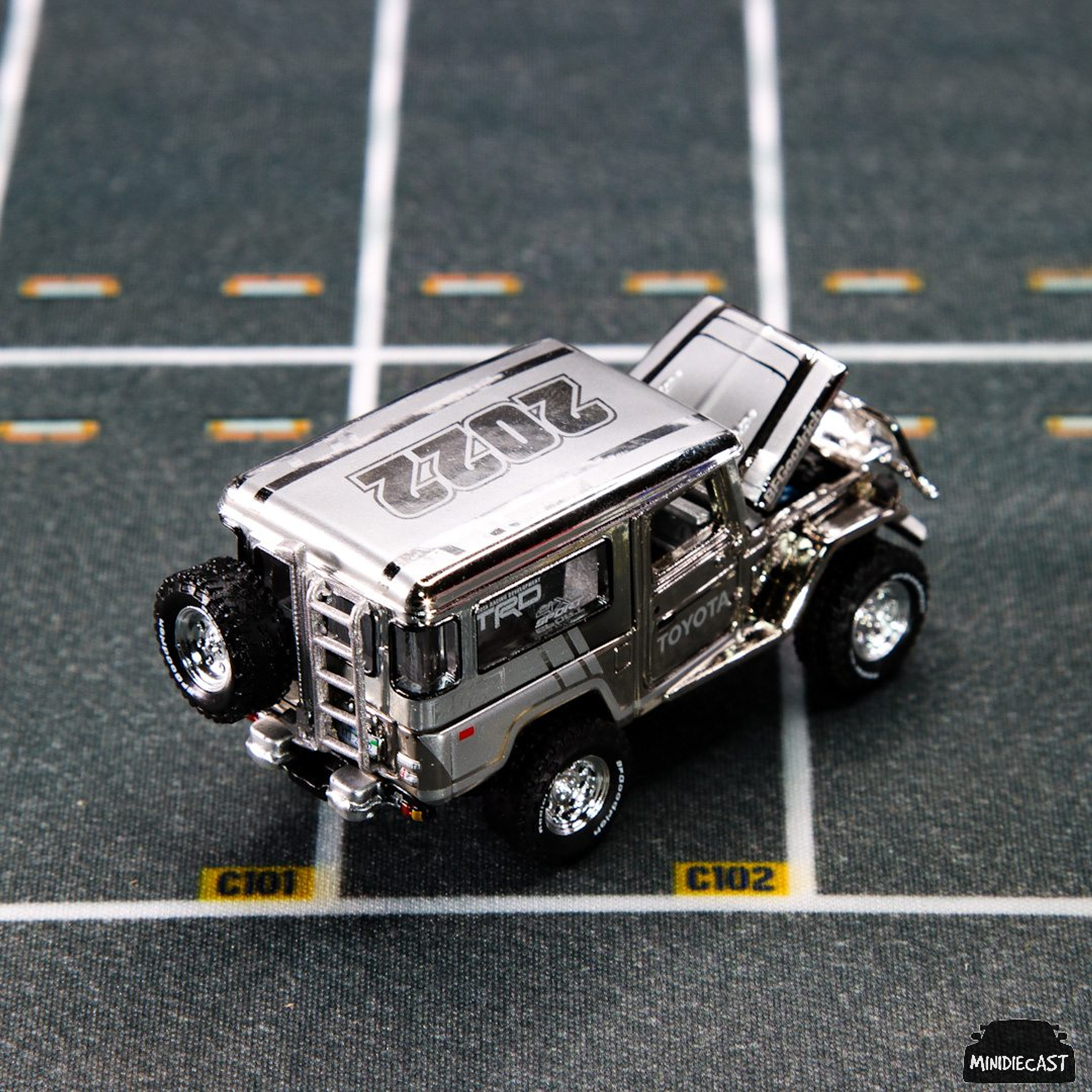 Johnny Lightning 1:64 1980 Toyota Land Cruiser “Forty ” Series CHROME With Showcase Limited 3,600 Mijo Exclusives