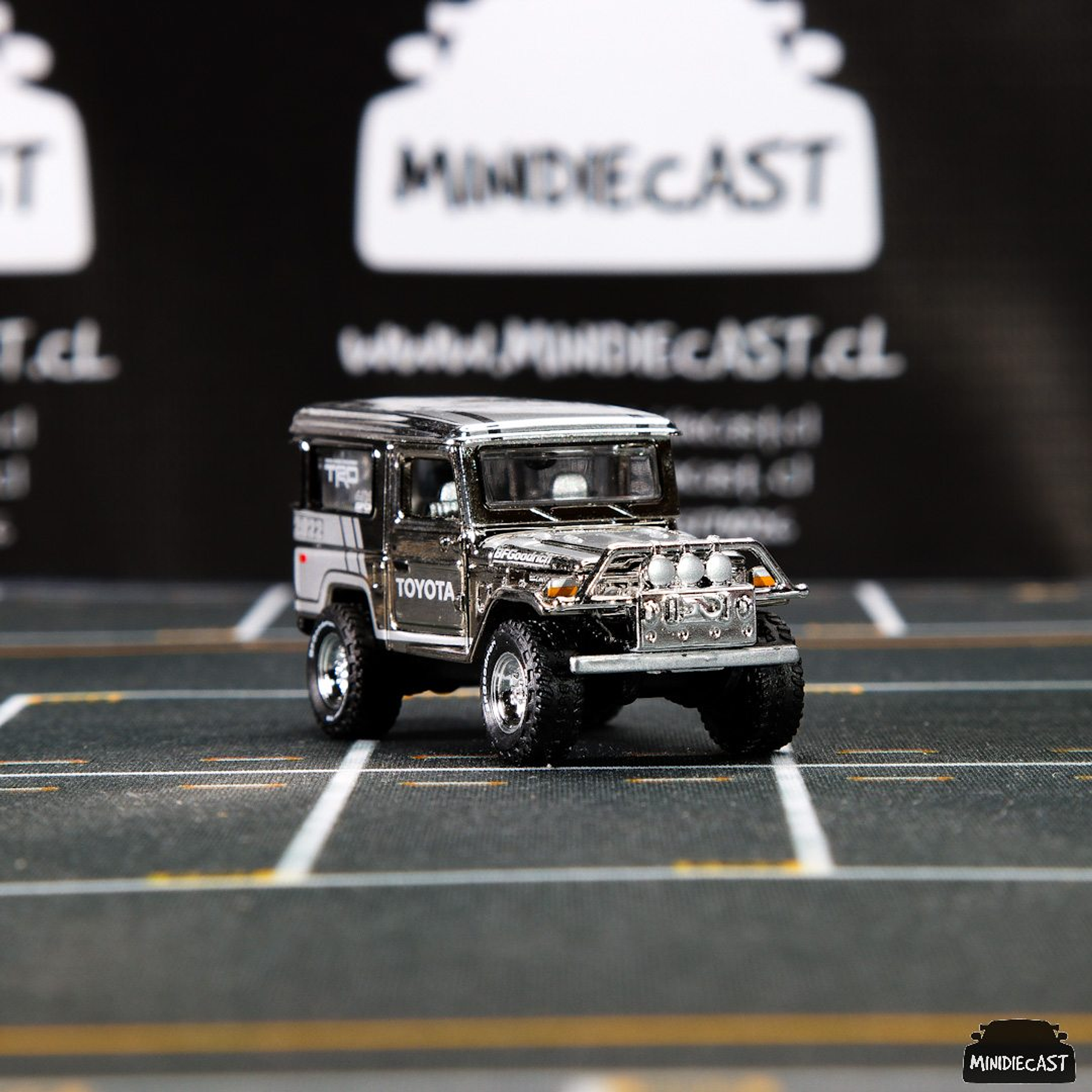 Johnny Lightning 1:64 1980 Toyota Land Cruiser “Forty ” Series CHROME With Showcase Limited 3,600 Mijo Exclusives