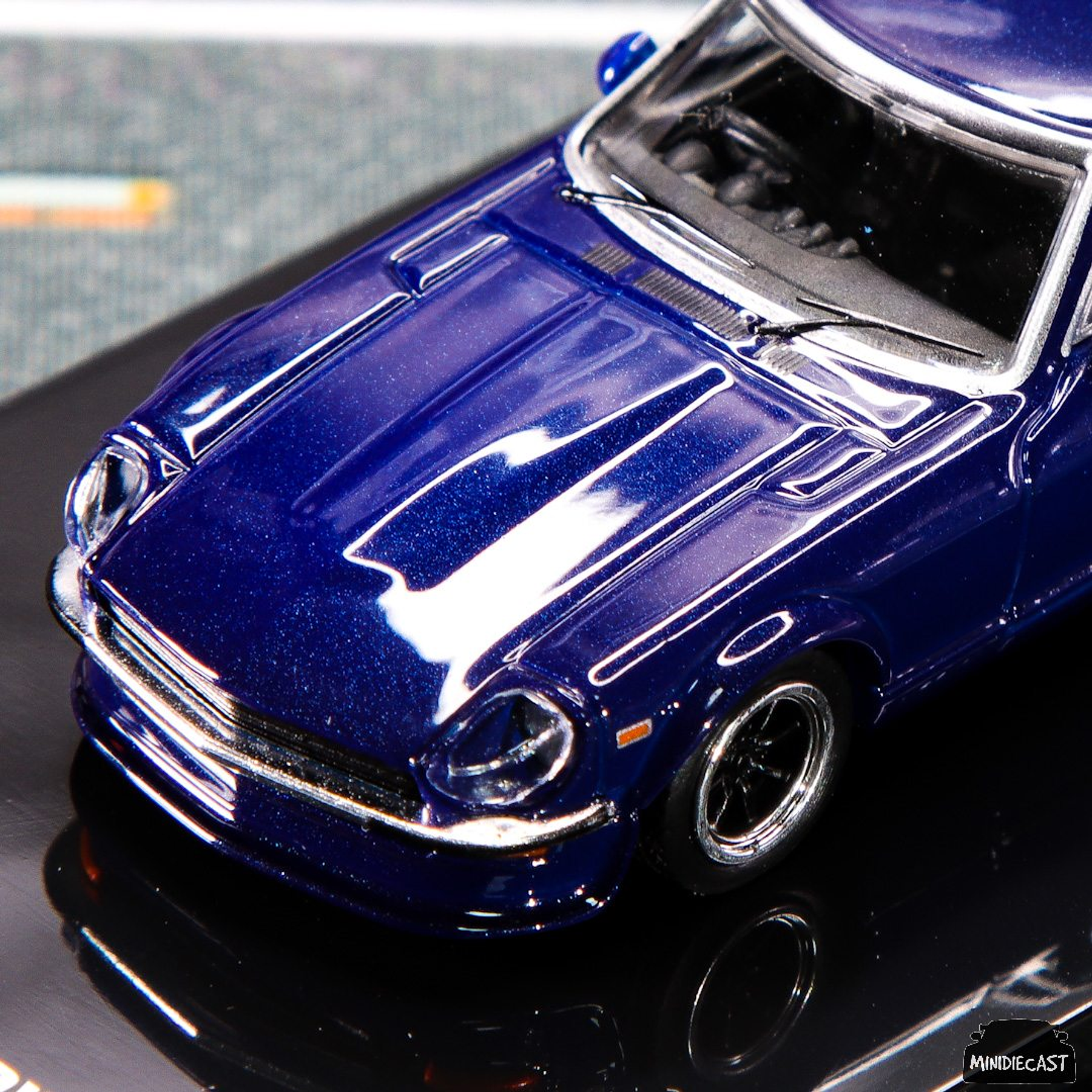 Inno64 1:64 Nissan Fairlady Z (S30) Dark Blue Metallic