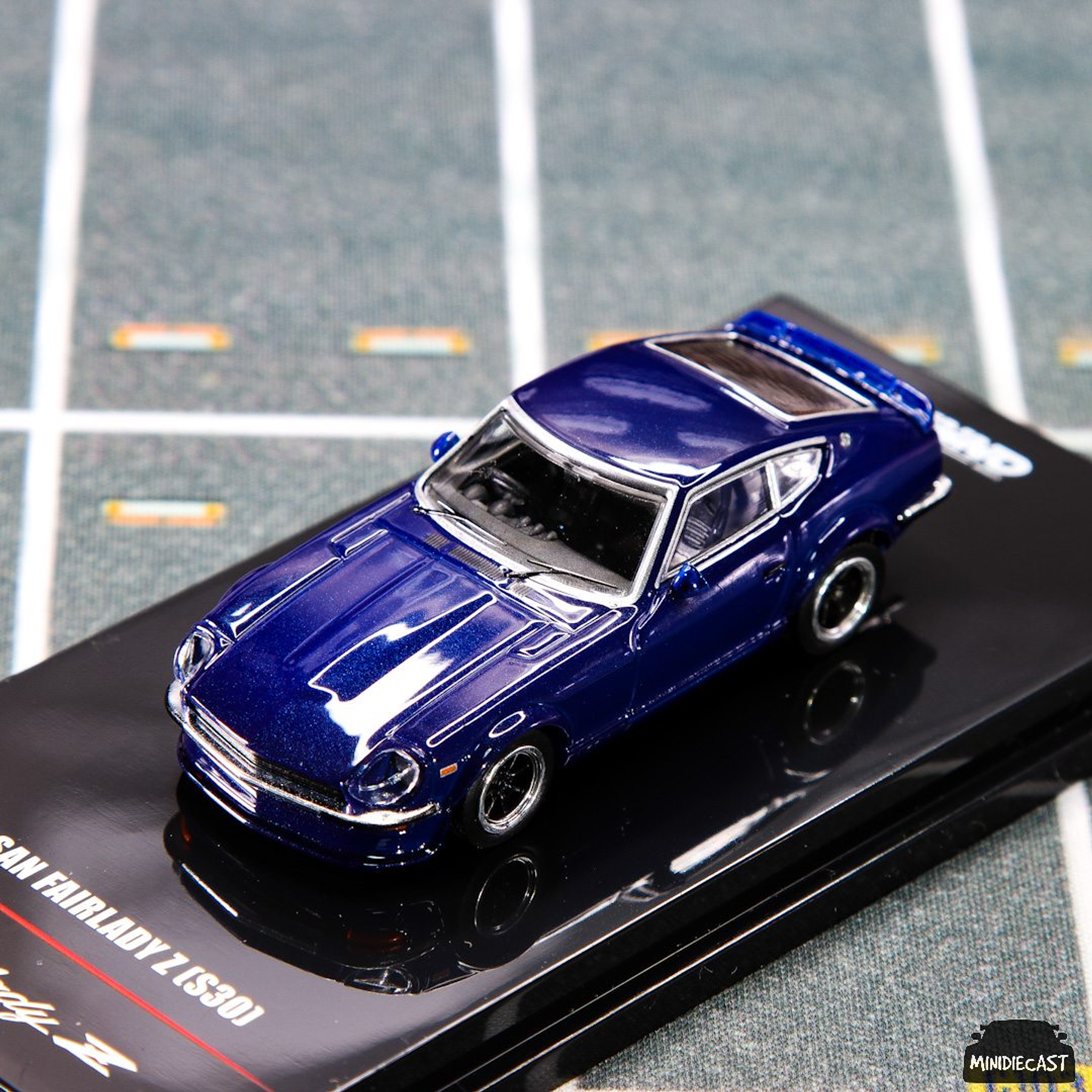 Inno64 1:64 Nissan Fairlady Z (S30) Dark Blue Metallic