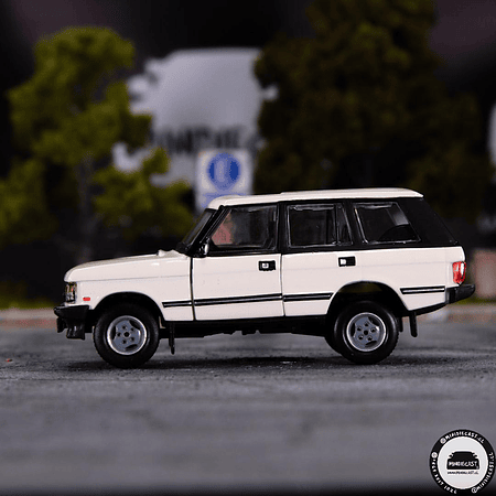 BM Creations 1:64 Land Rover 1992 Range Rover Classic LSE -White (RHD)