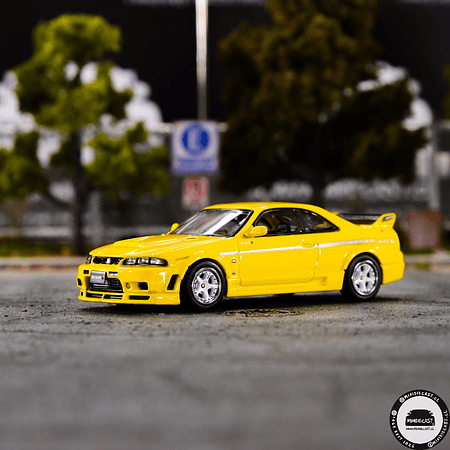 Inno64 Nissan Skyline GT-R R33 NISMO 400R Lightning Yellow