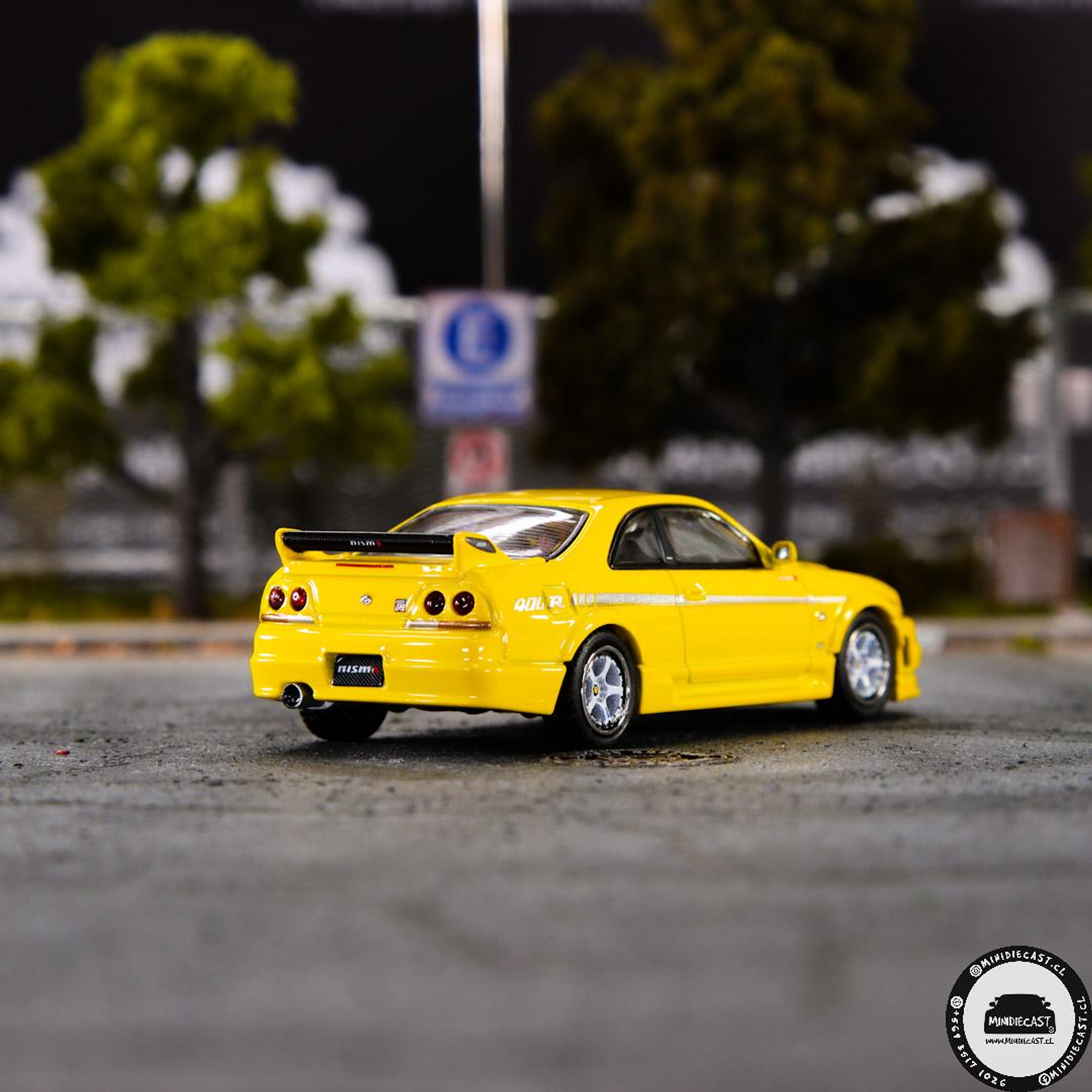 Inno64 Nissan Skyline GT-R R33 NISMO 400R Lightning Yellow