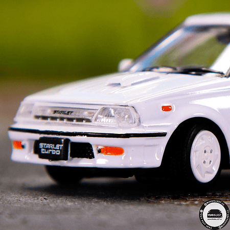 BMC 1:64 Toyota Starlet Blanco