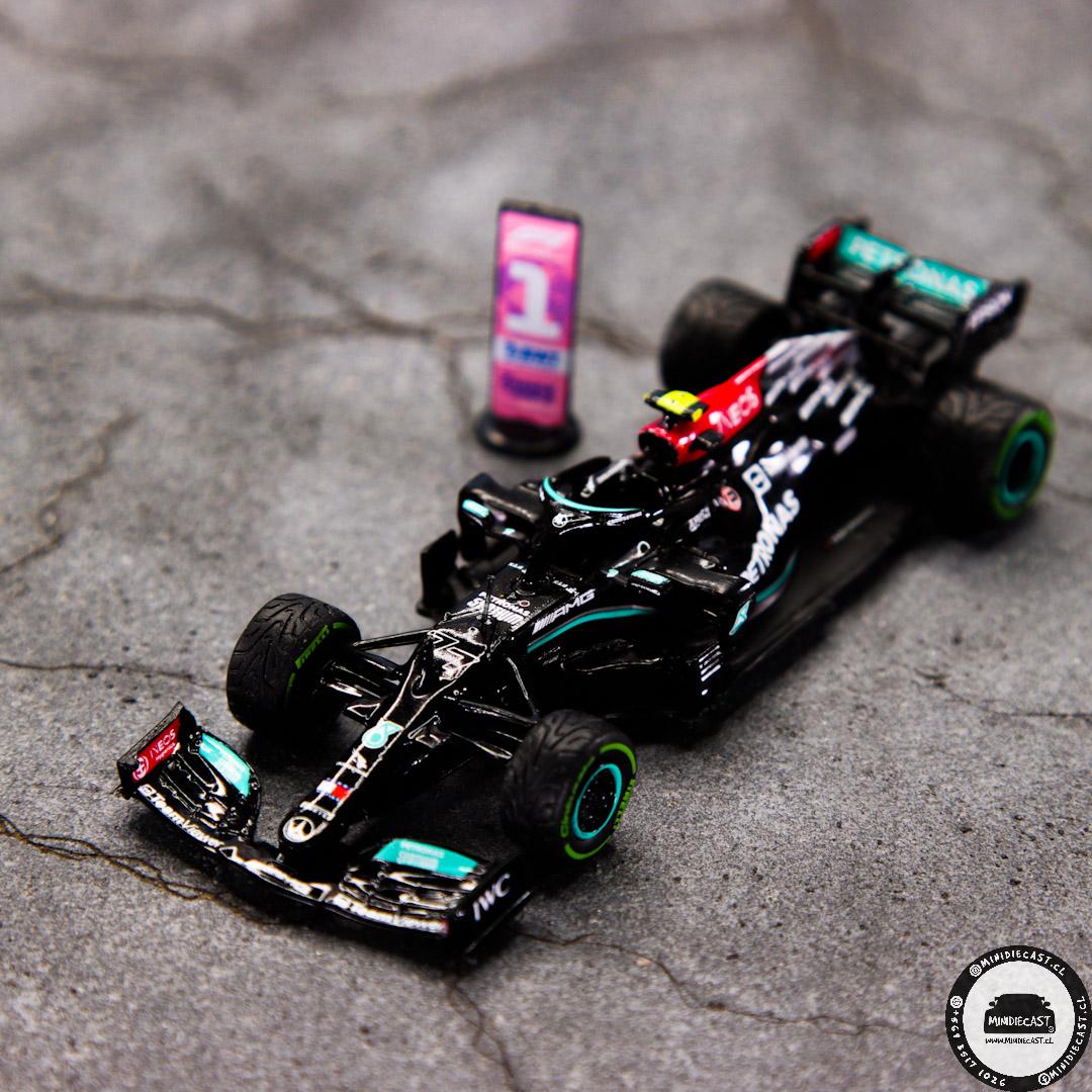 Tarmac Works 1:64 Valtteri Bottas Mercedes-AMG F1 W12 E Perf