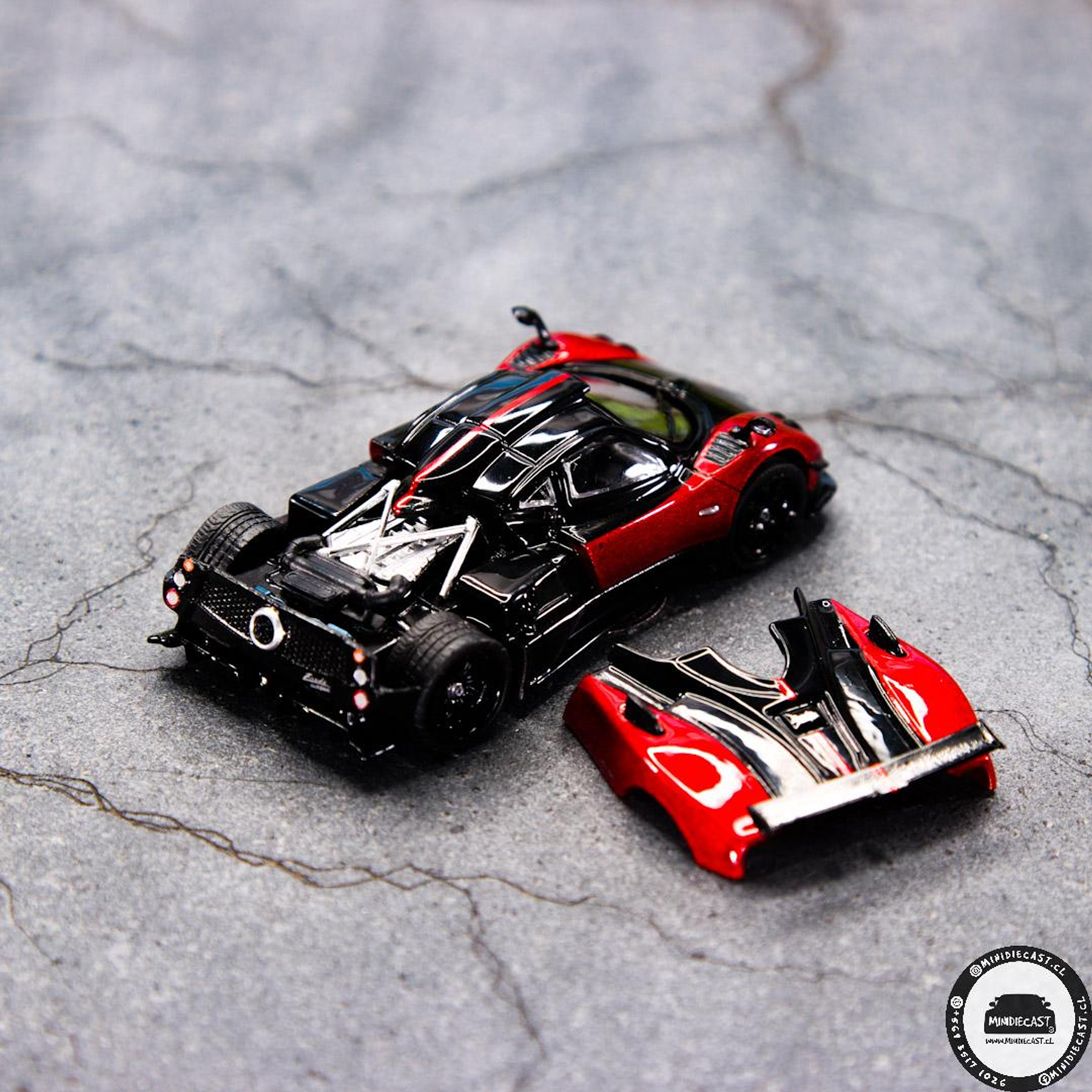 Tarmac Works 1:64 Pagani Zonda Cinque Rosso Dubai