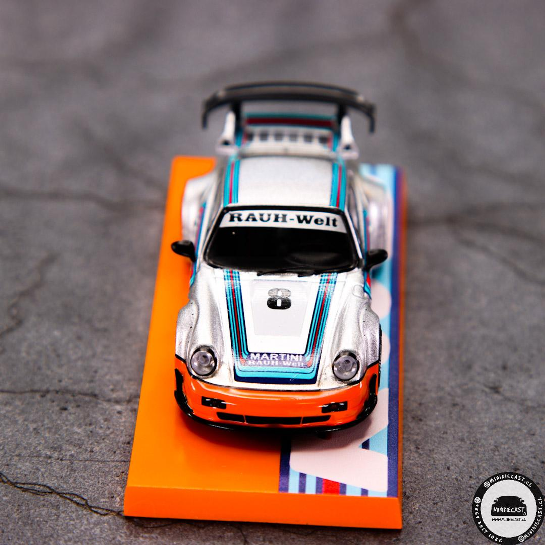 Tarmac Works 1:64 RWB 964 Ichiban Boshi (With Container - Officially licensed by RWB)