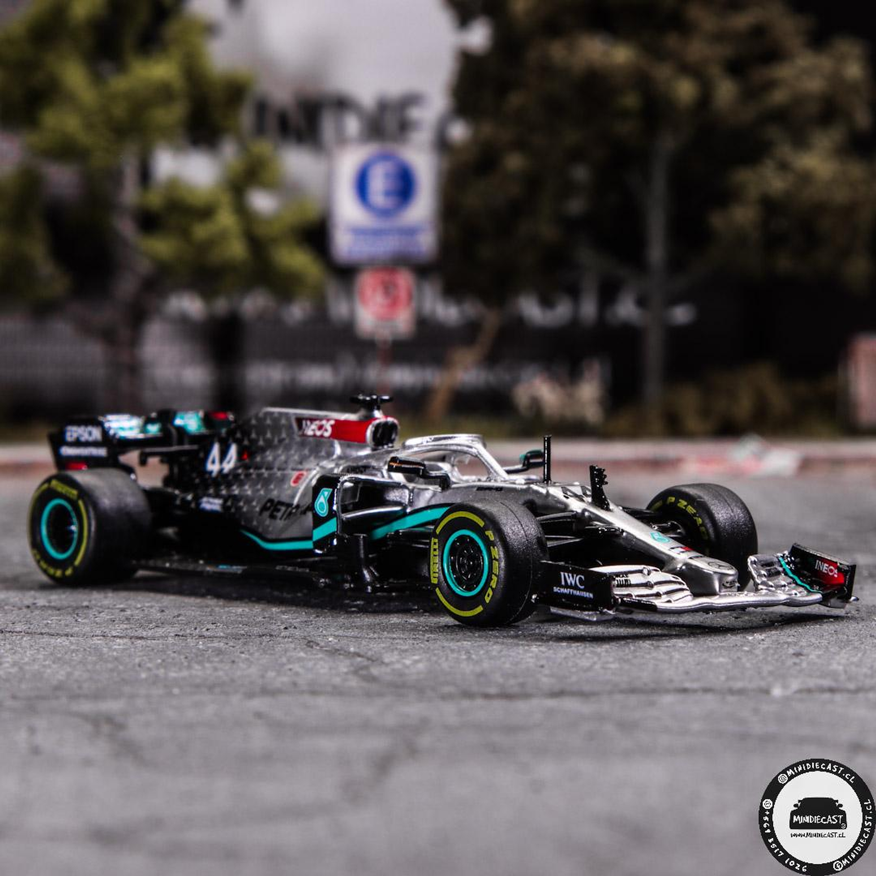 Tarmac Works 1:64 Mercedes-AMG F1 W11 EQ Performance Barcelona Pre-season Testing 2020 Lewis Hamilton