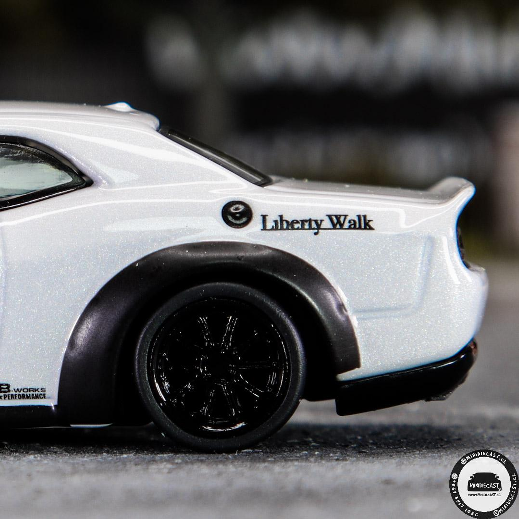 Tarmac Works 1:64 LB-WORKS Dodge Challenger SRT Hellcat White Lamley Special Edition