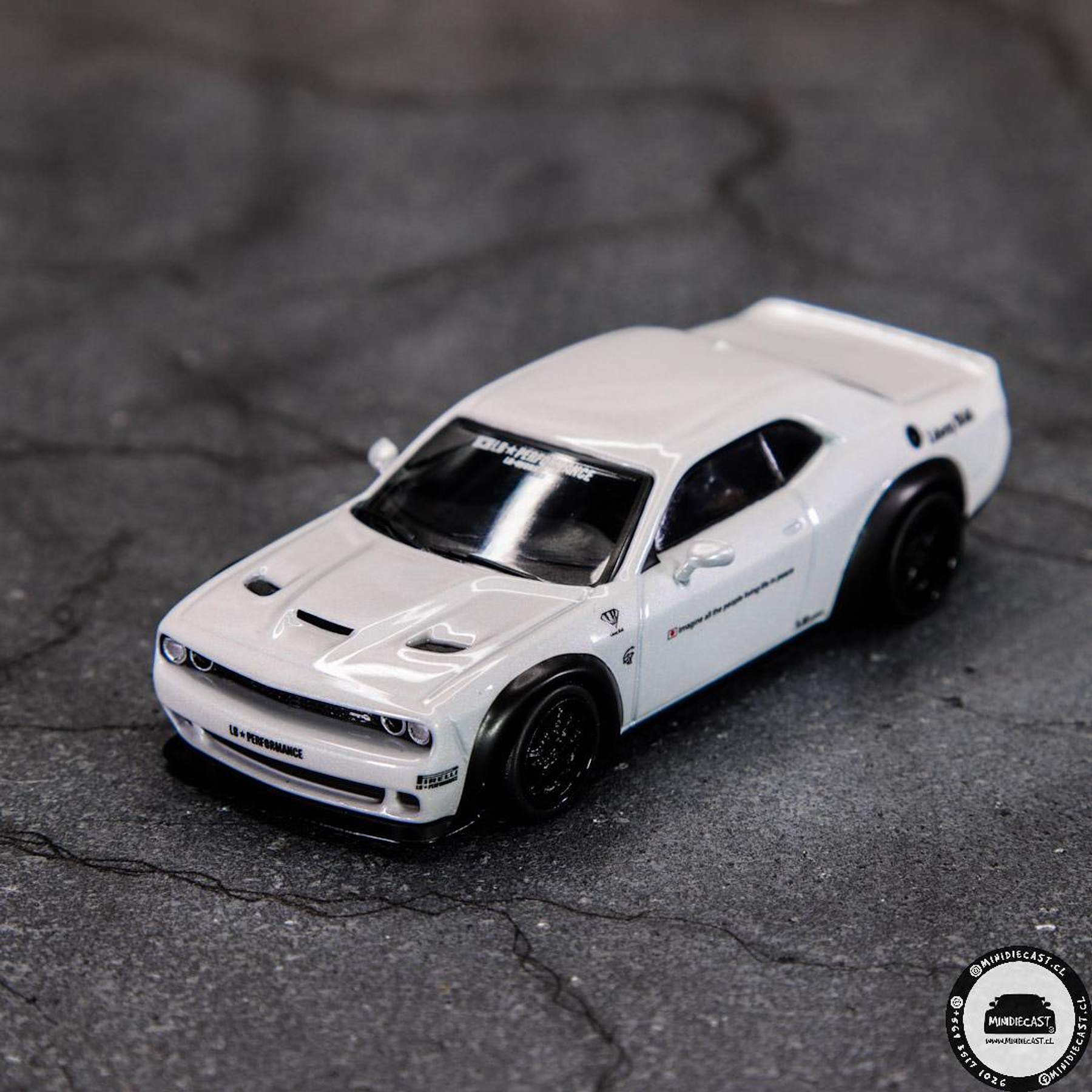 Tarmac Works 1:64 LB-WORKS Dodge Challenger SRT Hellcat White Lamley Special Edition