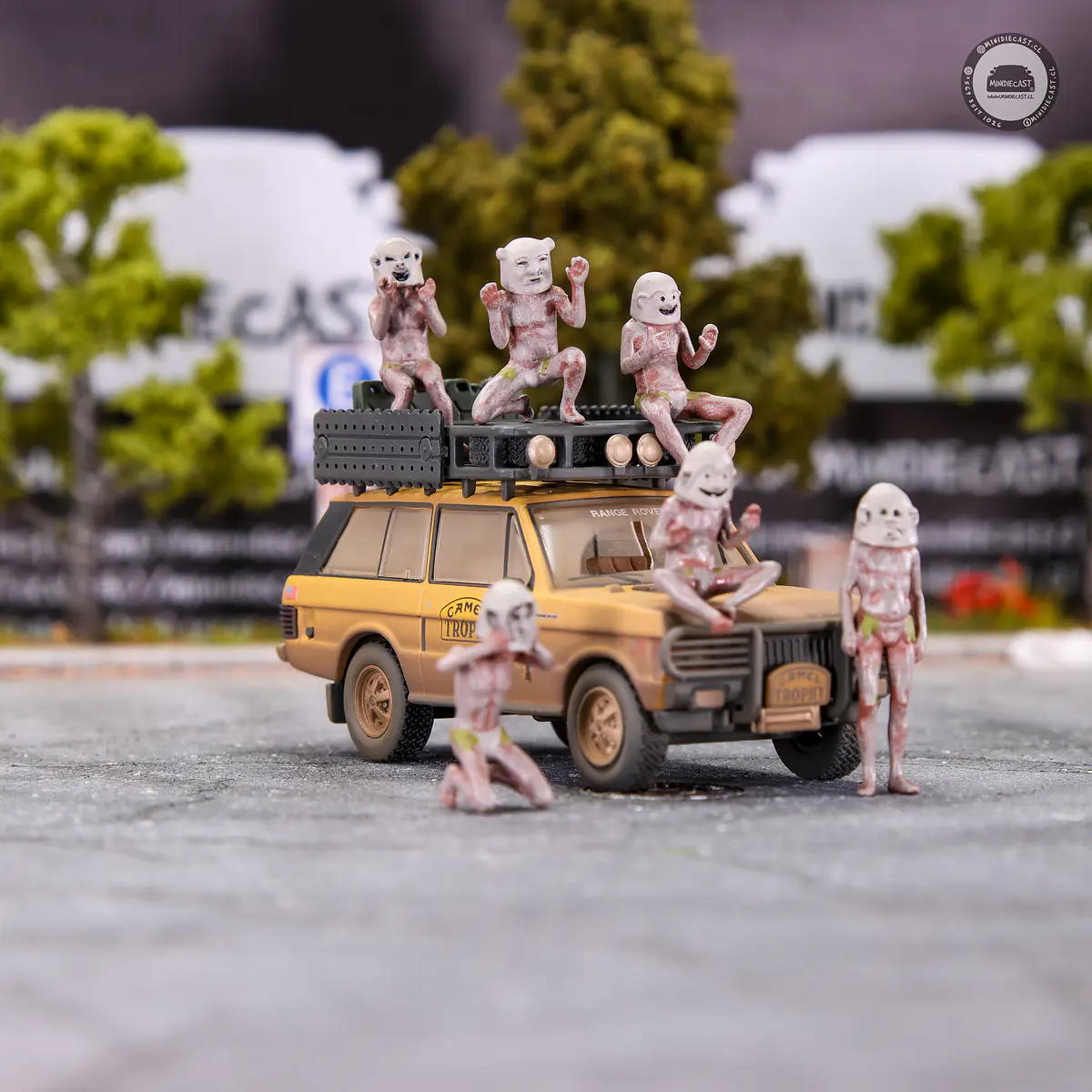 Mini GT 1:64 Mijo Exclusives Range Rover 1982 Classic Camel