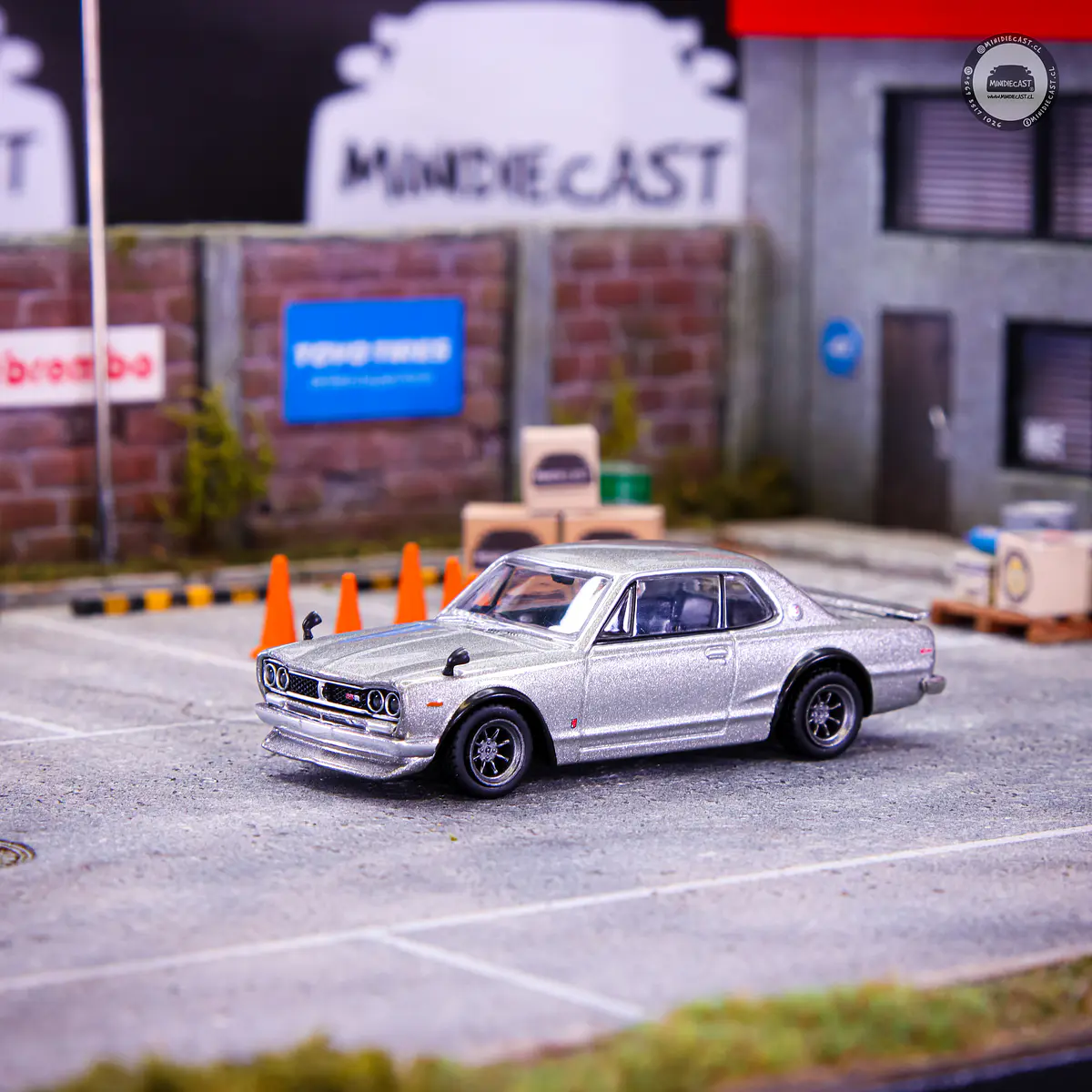 o*8様 AUTOartSKYLINE 2000 GT-R ミニカーシルバー1/ 1200?1701319019