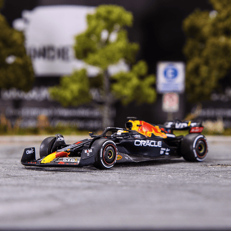 Mini GT 1:64 F1 Oracle #1 Red Bull Racing RB18 Max Verstappen 2022 Abu Dhabi Grand Prix Winner