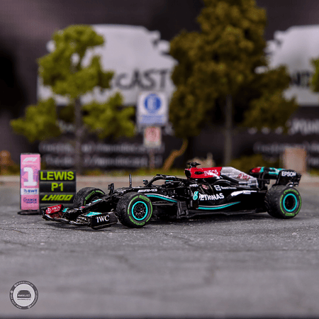 Tarmac Works 1:64 Mercedes-AMG F1 W12 E Performance Russian Grand Prix 2021 Winner 100th Win - Lewis Hamilton.