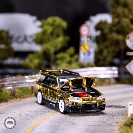 Pop Race 1:64 Nissan Stegea Gold Chrome.