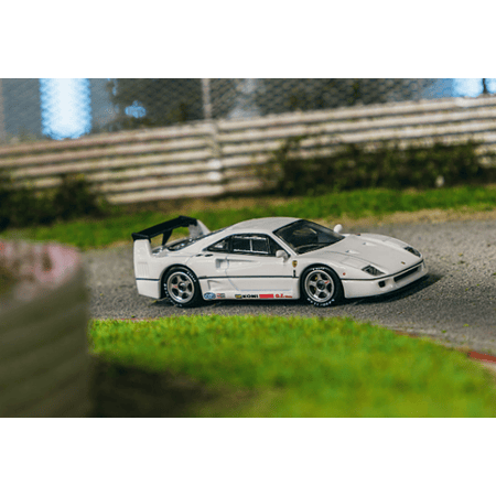 (PREVENTA) Tarmac Works 1:64 Ferrari F40 Lightweight – White – Road64