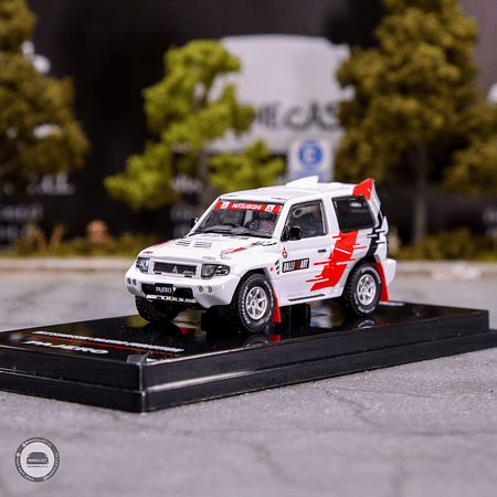 Inno64 Mitsubishi Pajero Evolution "RALLIART" White.