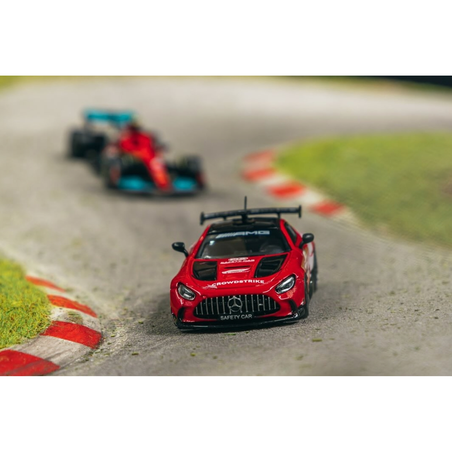 PREVENTA Tarmac Works 1:64 Mercedes-Benz AMG GT Black Series Safety Car- Red- Global64 – Mijo Exclusives