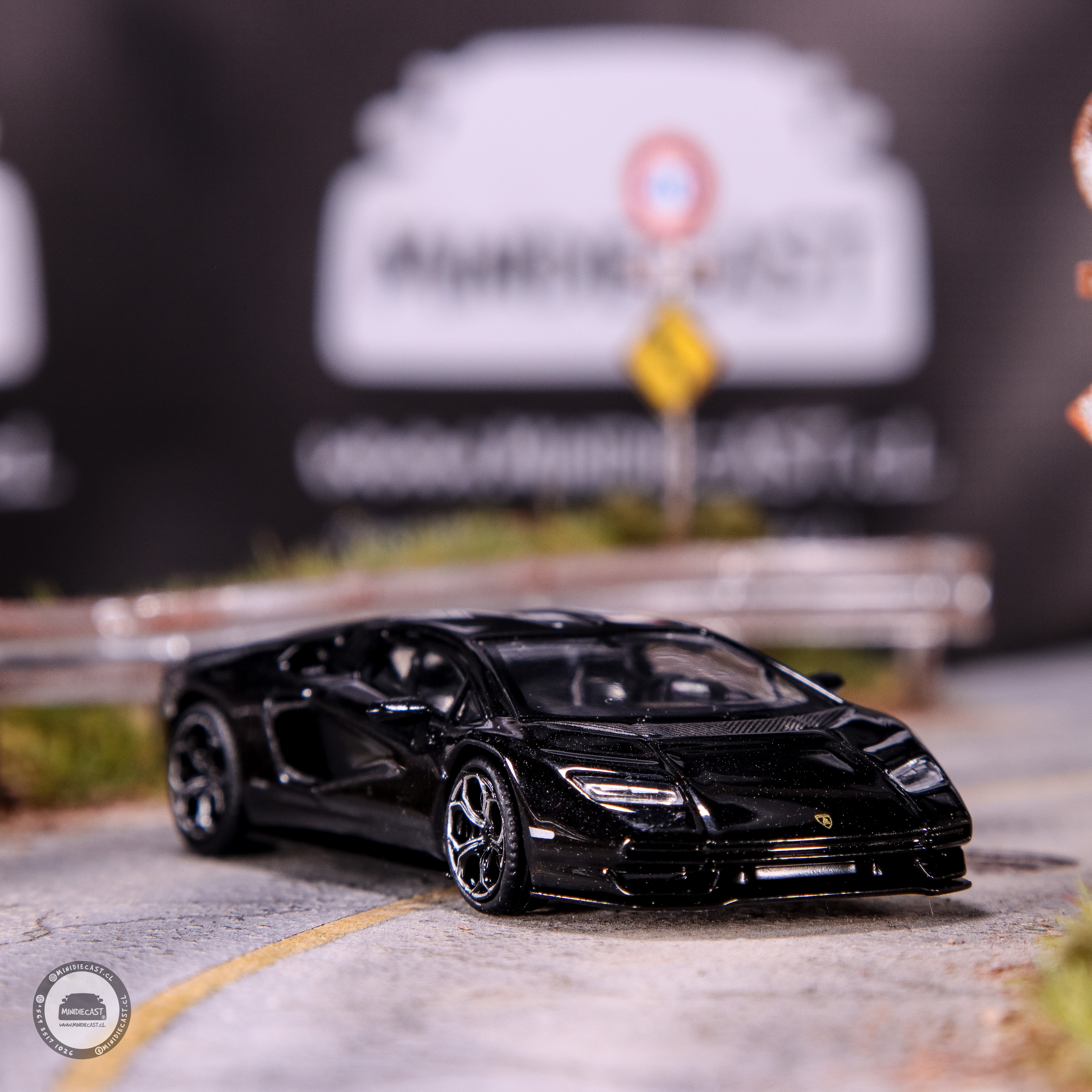 Mini GT 1:64 Lamborghini Countach LPI 800-4 – Nero Maia – LHD – MiJo Exclusives.