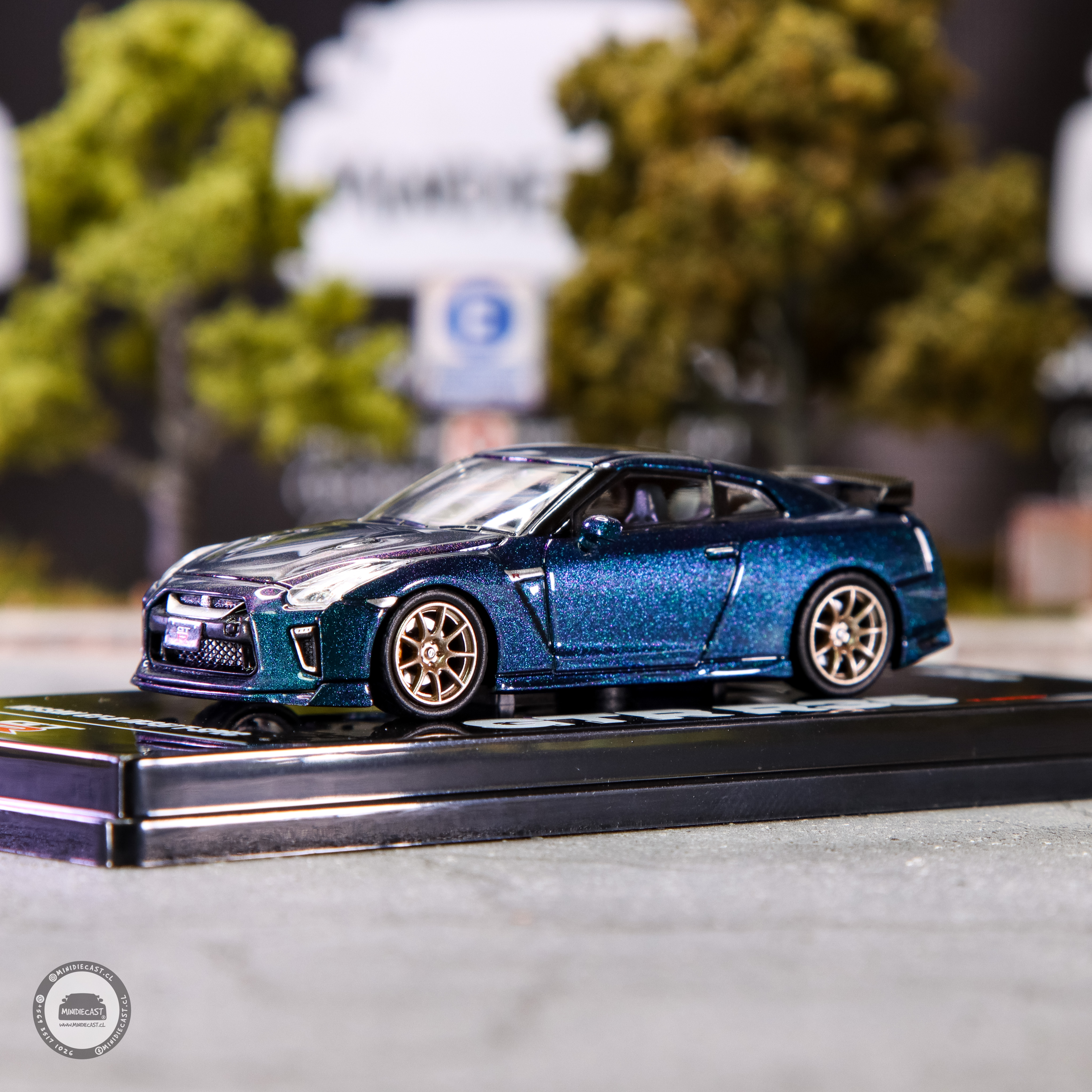 Inno64 1:64 Nissan GT-R R35 T-SPEC Midnight Purple.