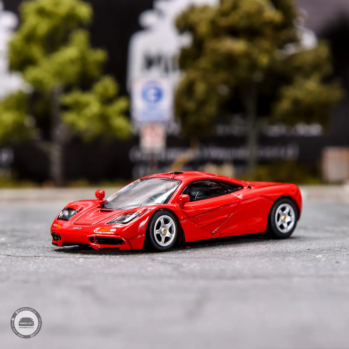 Mini GT 1:64 McLaren F1 – Red – MiJo Exclusives.
