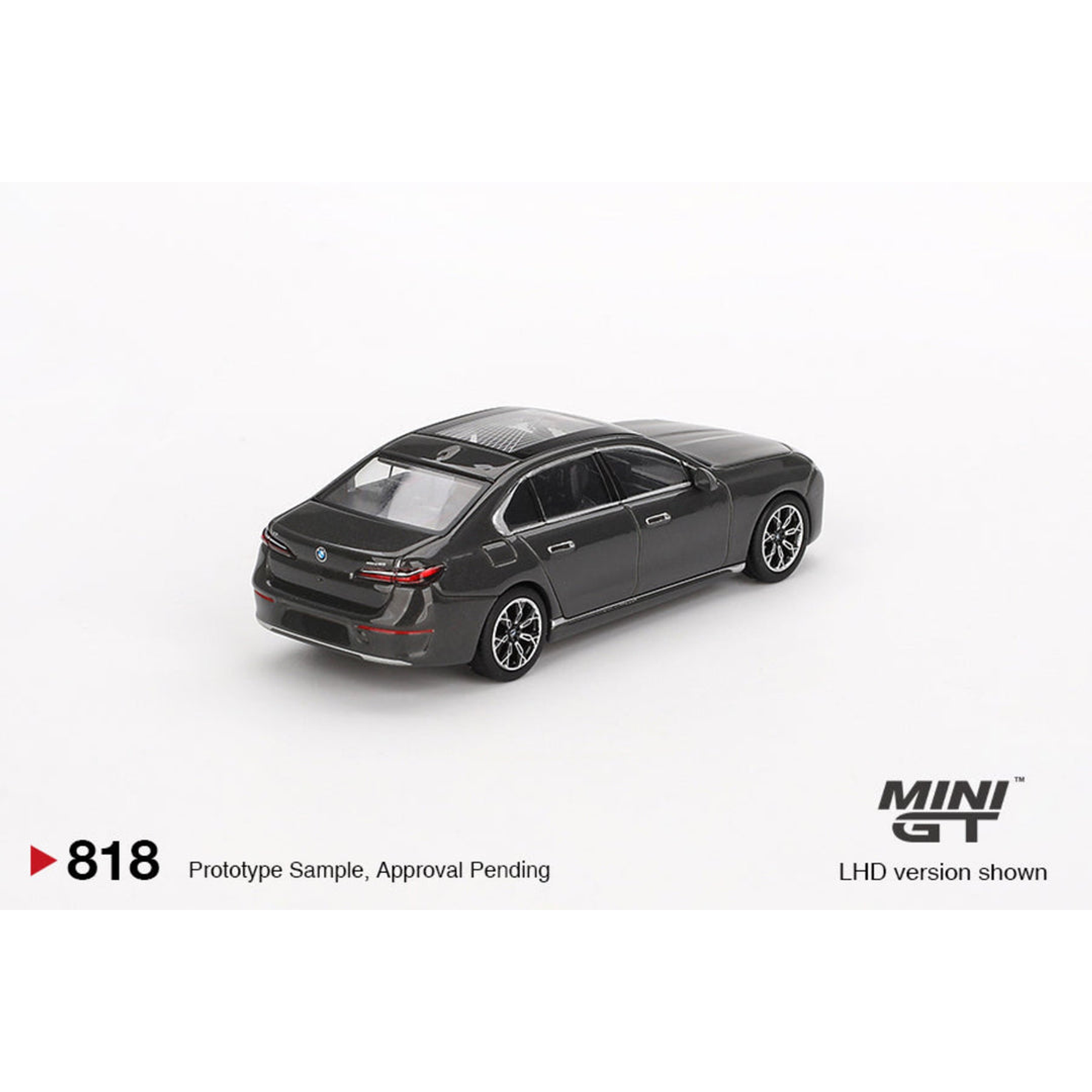 (PREVENTA) Mini GT 1:64 BMW i7 xDrive60 – Dravit Grey – LHD