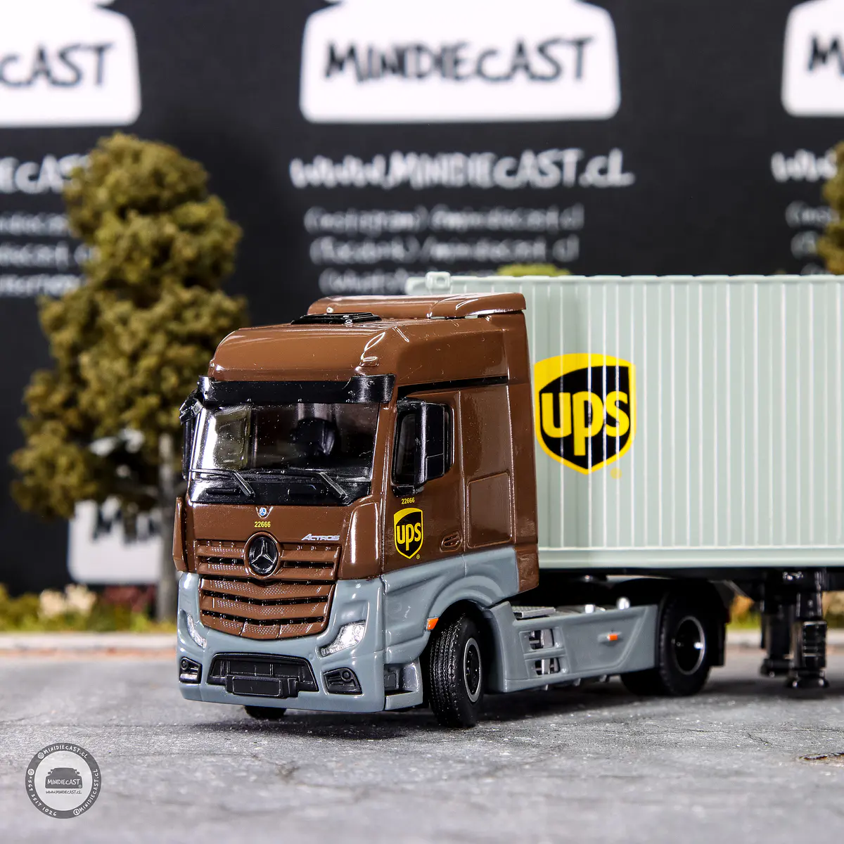 【MINI GT】MercedesBenz actros 40ftコンテナ Mini GT 1:64 Mercedes-Benz Actros with 40 Ft Dry Container